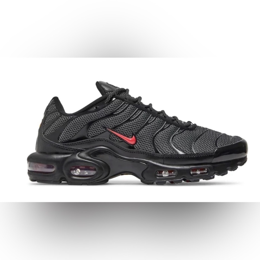 NEW NIKE Air Max Plus in Bred Black and Red Kids Size 4Y